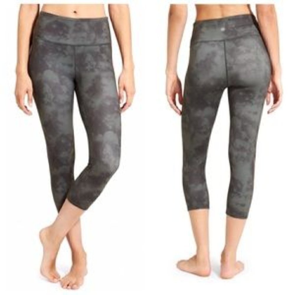 Athleta High Rise Cloud Chaturanga Capri Size XS
